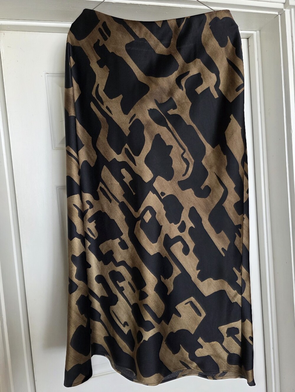 NWT Zara Black and Olive Abstract Print Midi Soft Skirt Large